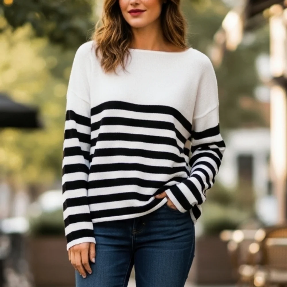 Cyrus Classic Black and White Knit Top Size XS (Rayon/ Nylon Blend)